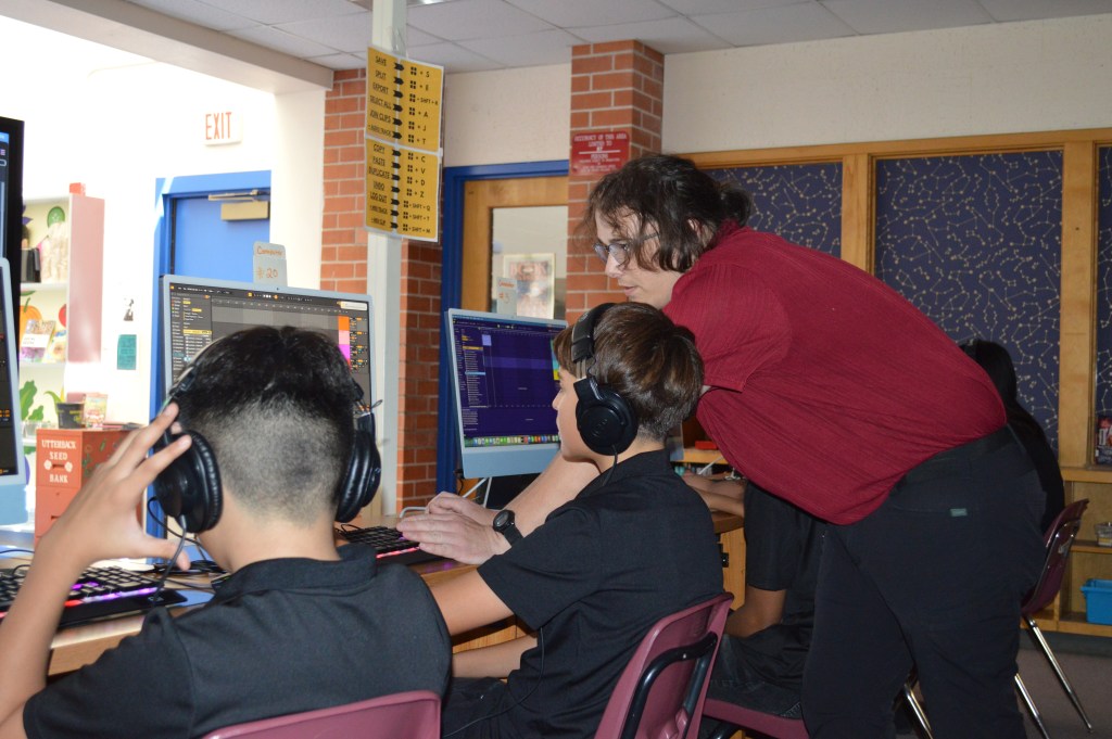 Estudiantes de Tucson se convierten en compositores con tecnología musical